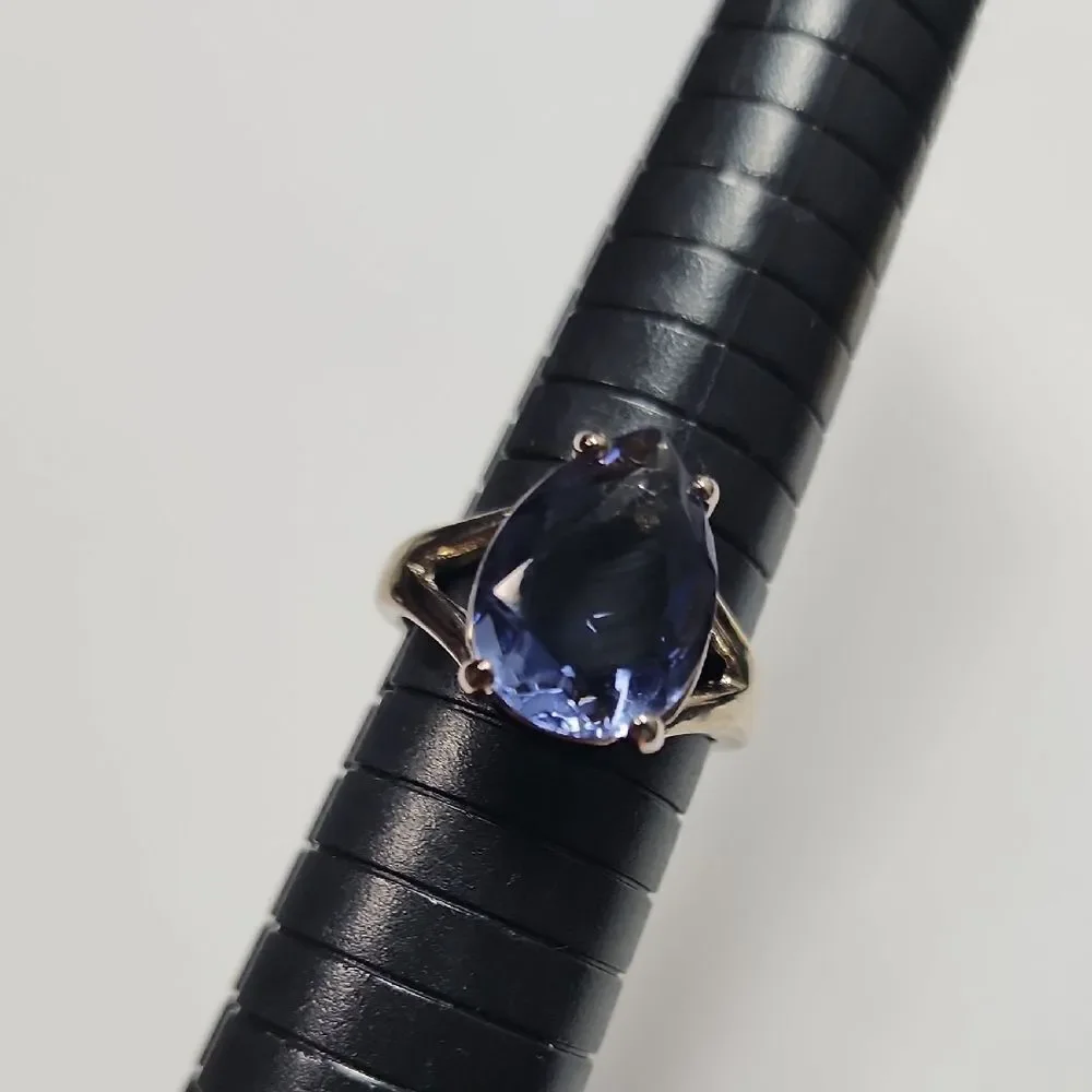 18KGE Ring Size 9